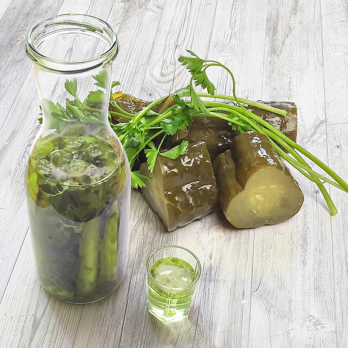 Запивайте крепкий алкоголь рюмкой рассола