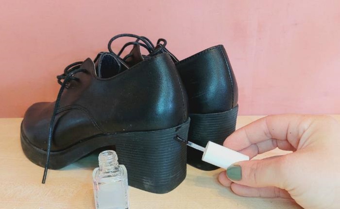 Лак для ногтей маскирует царапины на обуви. / Изображение: дзен-канал technotion