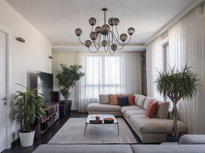 Угловой диван позволяет существенно сэкономить полезную площадь. / Фото: almode.ru