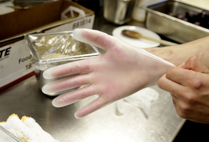 Перчатки защитят руки от запаха. / Фото: sfgate.com