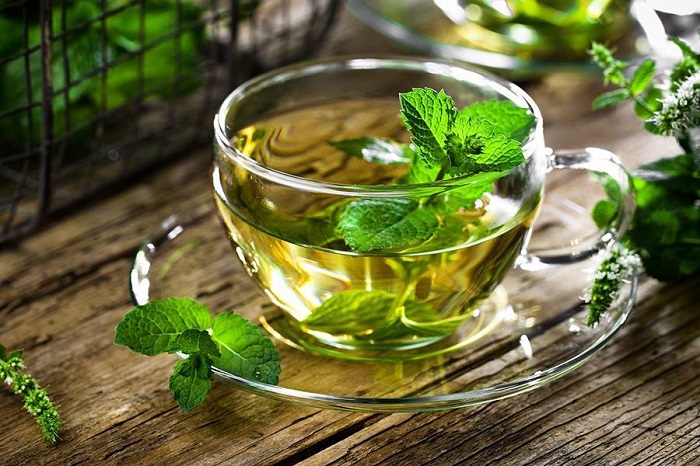 Заварите пакетики зеленого чая и мяты. / Фото: about-tea.ru