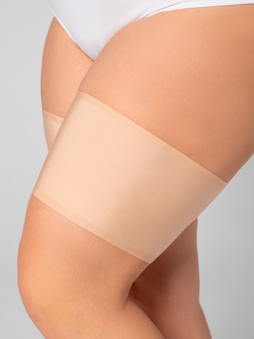 Бандалетки надевают на бедра