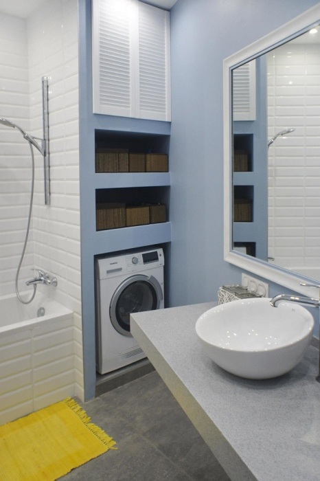 В нише можно разместить стиральную машину и шкаф для хранения. / Фото: design-homes.ru