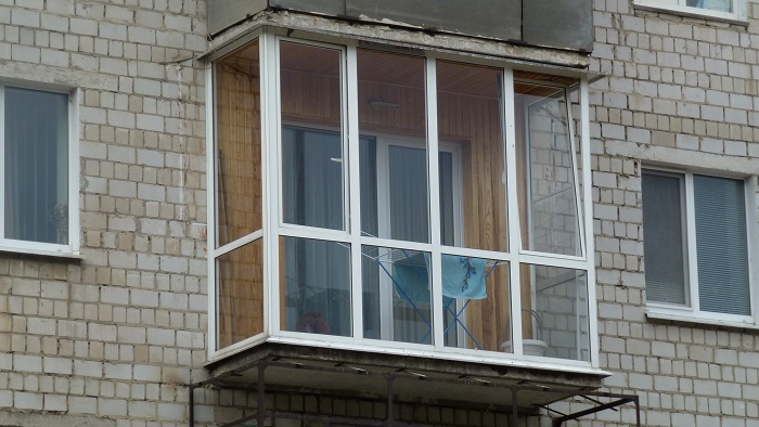 Панорамные окна могут быть установлены либо рамным, либо безрамным способом. / Фото: dl-okna.ru