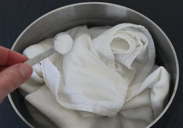 Соду можно использовать как для ручной, так и для стирки в машинке. / Фото: econet.ru