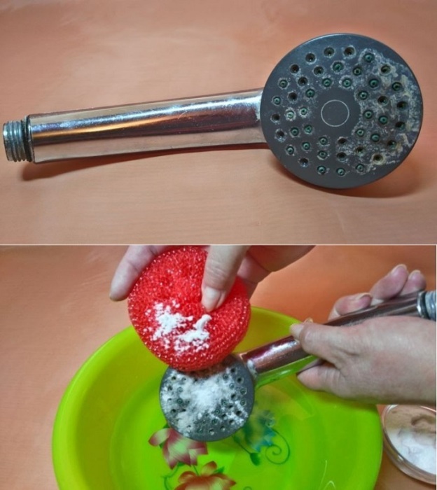 Почистите лейку содой и мочалкой. / Фото: postila.ru