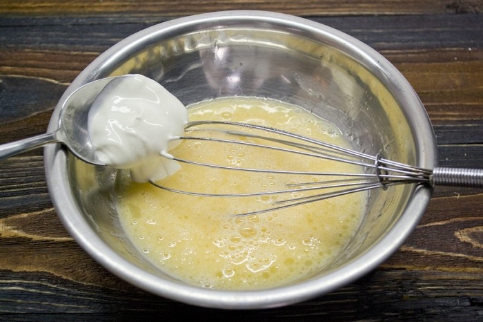 Столовой ложки сметаны будет достаточно