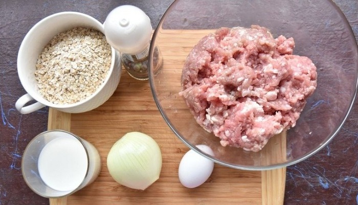 Овсяные хлопья нужно замочить в молоке