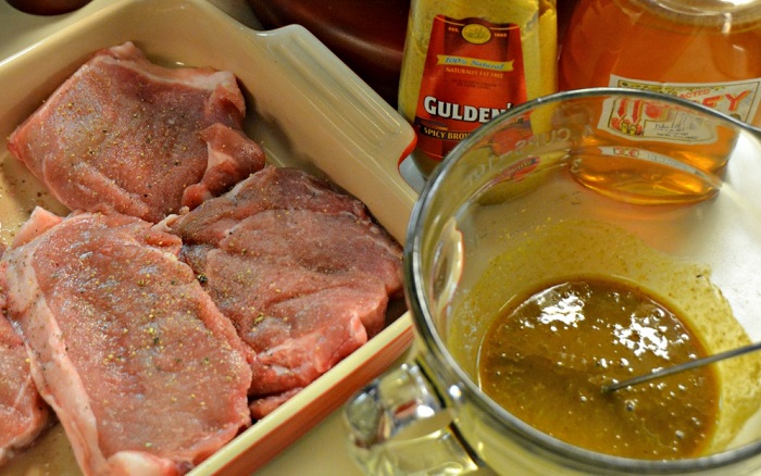 Горчица делает мясо ароматным, вкусным и мягким. / Фото: beyerbeware.net