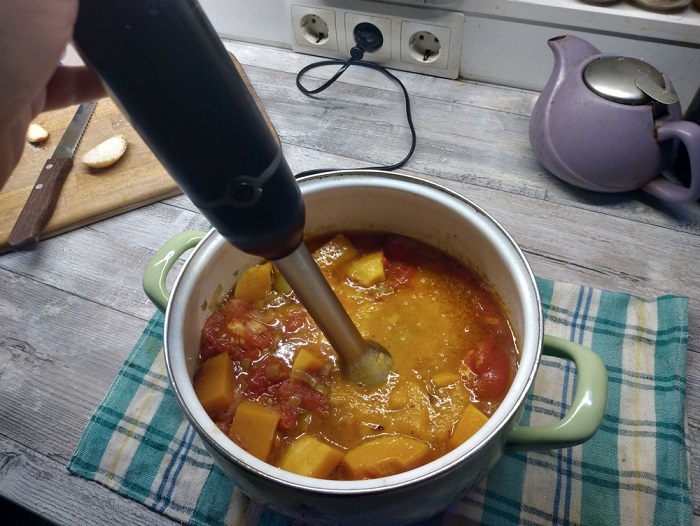 Блендером можно сделать крем-суп. / Фото: pikabu.monster