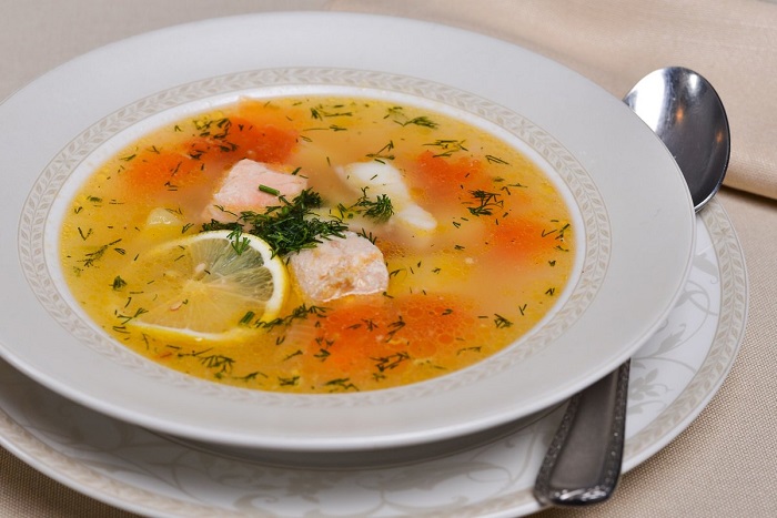 Добавьте в рыбный суп лимон, чтобы нейтрализовать горечь. / Фото: nyafoto.ru