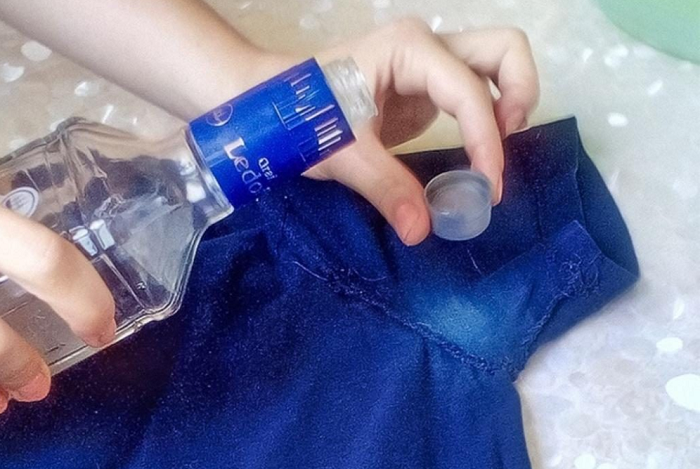 Используйте чистый спирт или водку