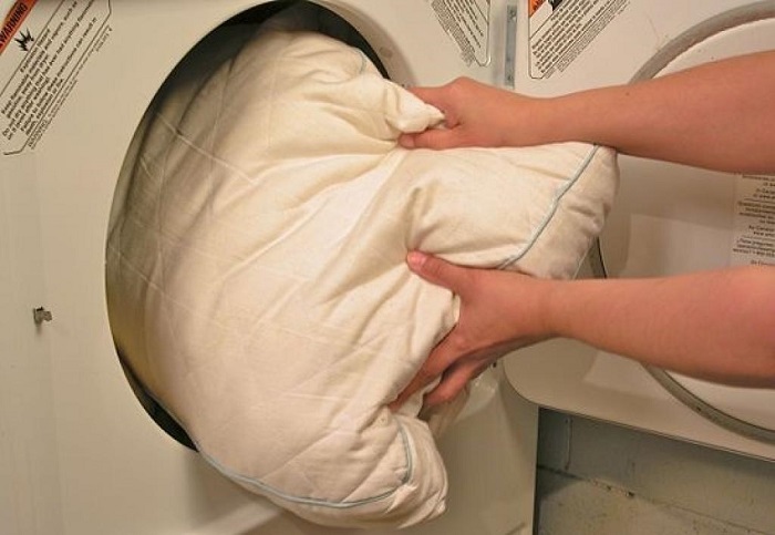 Некоторые подушки можно стирать в стиральной машине. / Фото: prime-shoper.ru