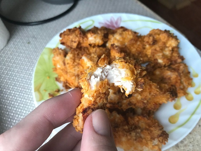 Панировка из чипсов идеально подходит для курицы. / Фото: therecepts.com