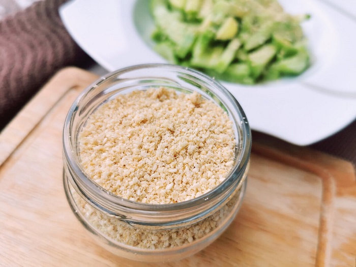 Можно приготовить кунжутную соль. / Фото: dzen.ru