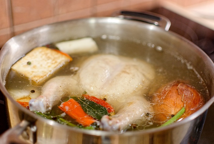Не сливайте первый отвар, если не планируете диетический суп. / Фото: krasunia.ru