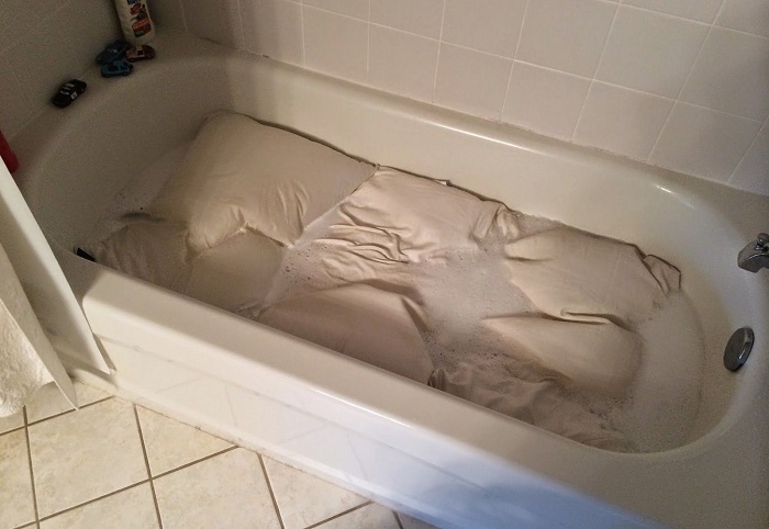 Сделайте раствор и замочите в нем простыни Сделайте раствор и замочите в нем простыни