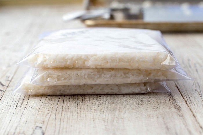 Замораживайте рис в зип-пакетах