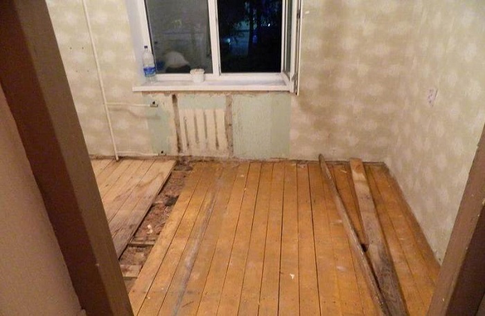 Деревянный пол в хрущевке часто скрипит. / Фото: econet.ru Деревянный пол в хрущевке часто скрипит. / Фото: econet.ru