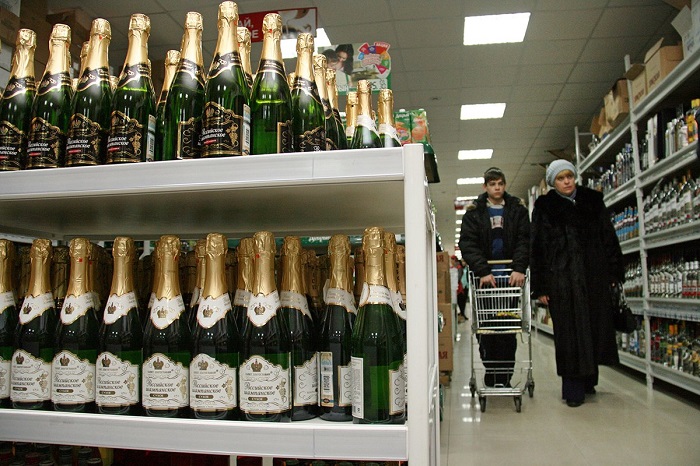 Импортное шампанское разберут быстрее всего. / Фото: ampravda.ru