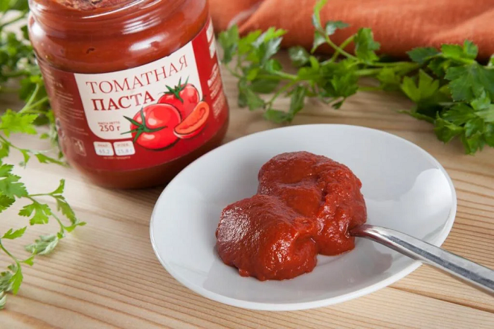 Для приготовления маленькой баночки пасты нужен минимум килограмм помидоров. / Фото: kaloriyka.ruш