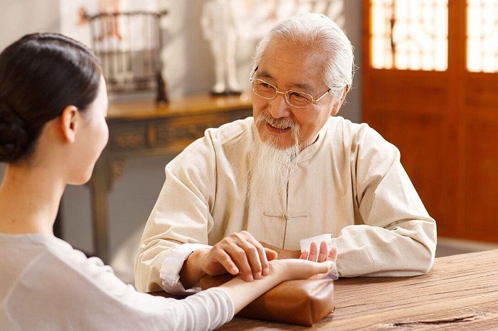 Согласно китайской медицине, холодная вода негативно влияет на здоровье. / Фото: culture.ru