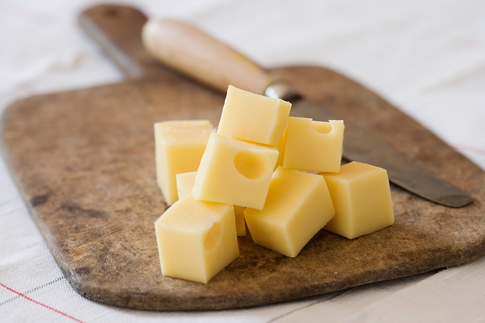 Примерный размер кубиков из сыра. / Фото: ksprod.ru