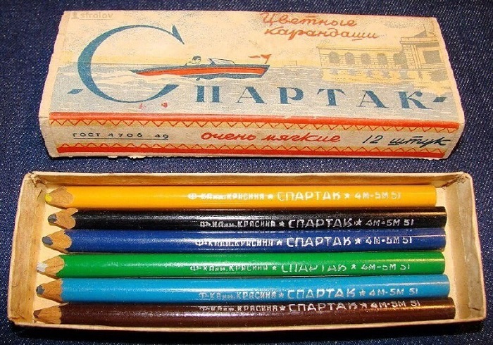 Для стрелок использовали канцелярские цветные карандаши. / Фото: auction.ru