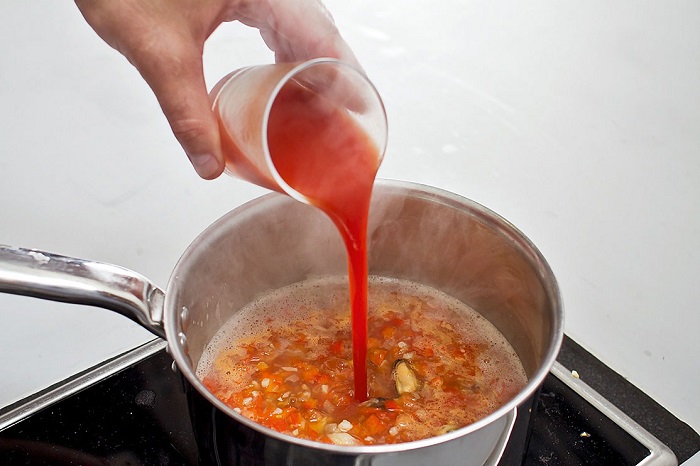 Для насыщенного вкуса добавьте в суп томатный сок. / Фото: krasoved.ru