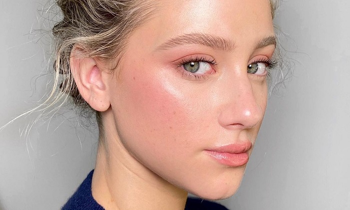 Макияж с румянами освежает лицо. / Фото: thegirl.ru Макияж с румянами освежает лицо. / Фото: thegirl.ru