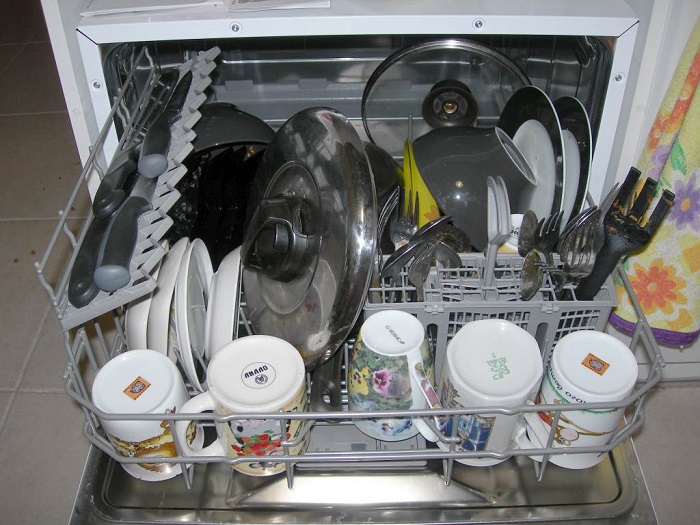 Посудомоечную машину не нужно нагружать до предела. / Фото: washergid.com