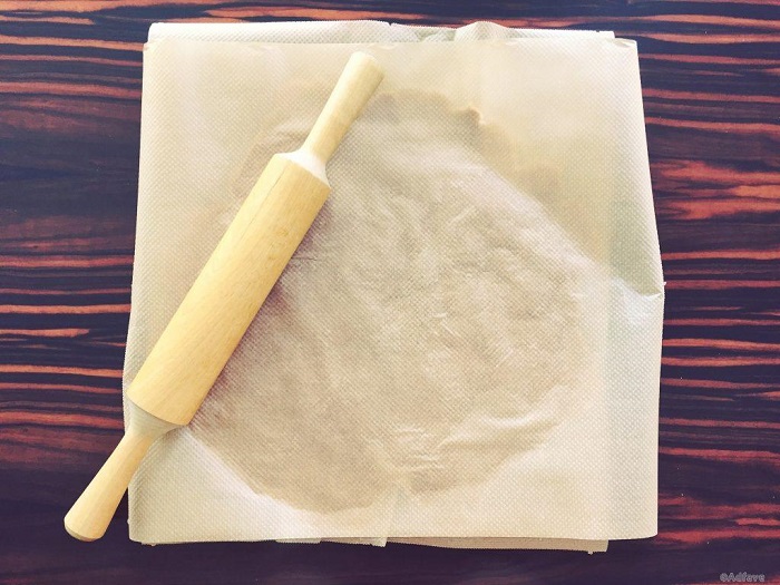 Раскатайте тесто до нужной толщины. / Фото: mediasole.ru