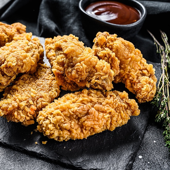 Благодаря муке и воде получается плотная панировка