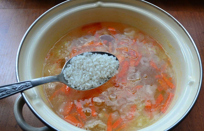 Рис впитает в себя большую часть соли