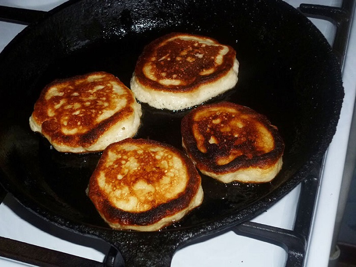 Оладьи подгорели на сковороде