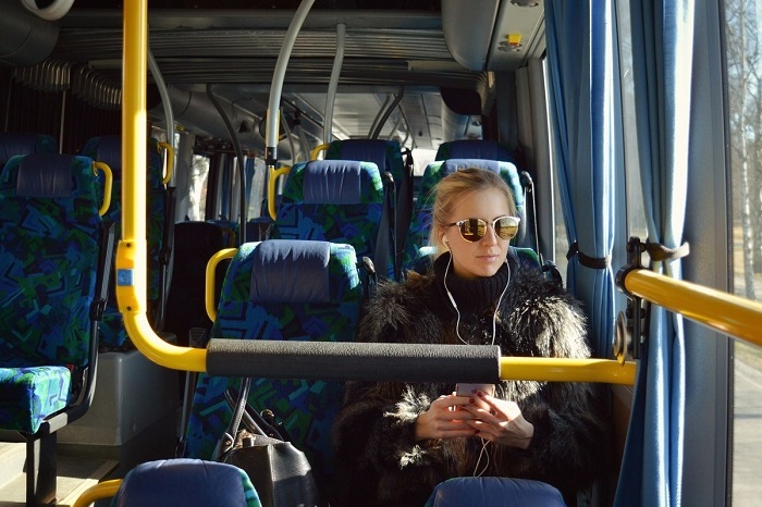 На передних сидениях пассажиры чувствуют себя лучше. / Фото: oren.mk.ru