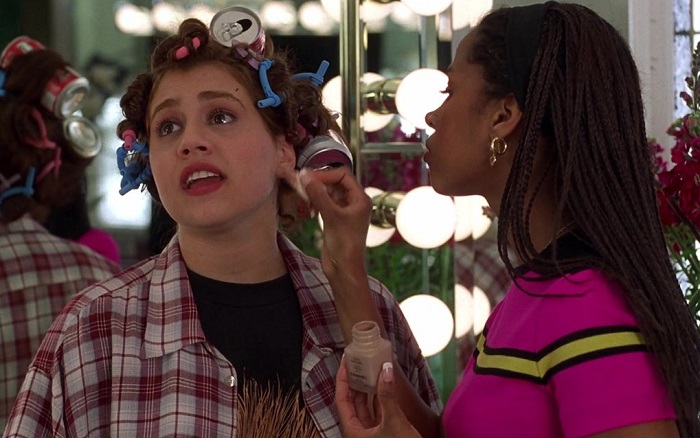 В комедии «Бестолковые» девушки крутили волосы на консервные банки