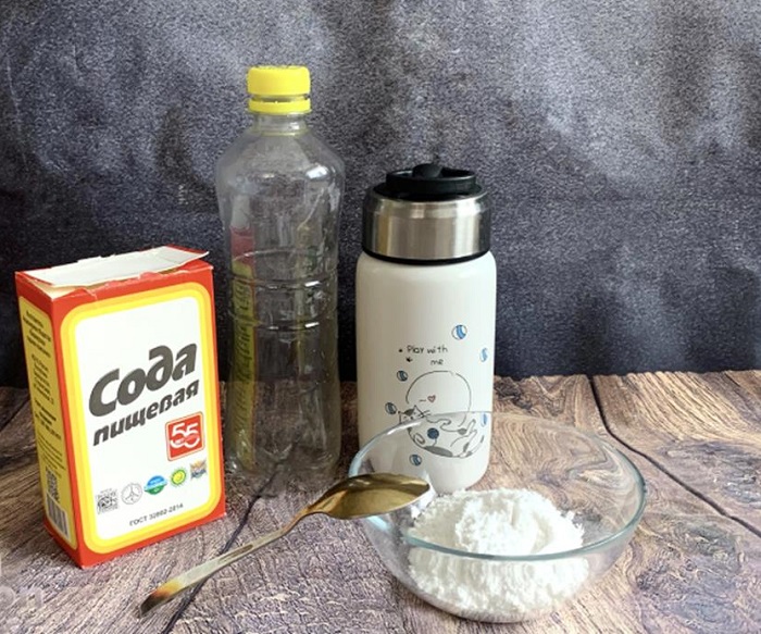 Сода понадобится, чтобы почистить бутылку и термос. / Изображение: дзен-канал technotion