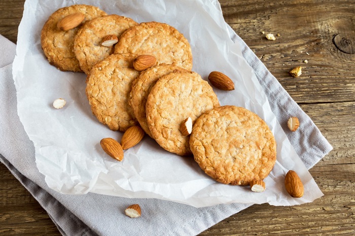 Печенье можно готовить с любыми орехами. / Фото: bhub.com.ua