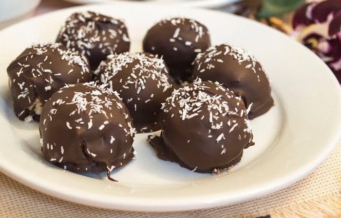 Кокосовые конфеты в шоколадной глазури. / Фото: travel-dom.ru