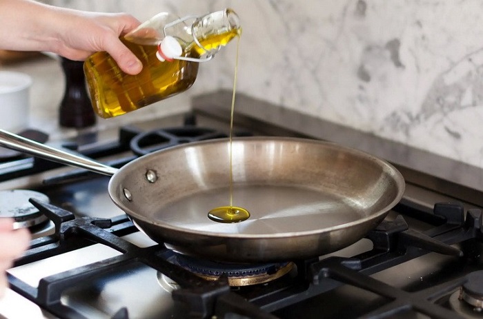 У оливкового масла недостаточно высокая точка дымления. / Фото: milnews.ru