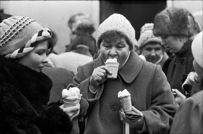 В СССР очень любили пломбир в вафельных стаканчиках. / Фото: smolbattle.ru