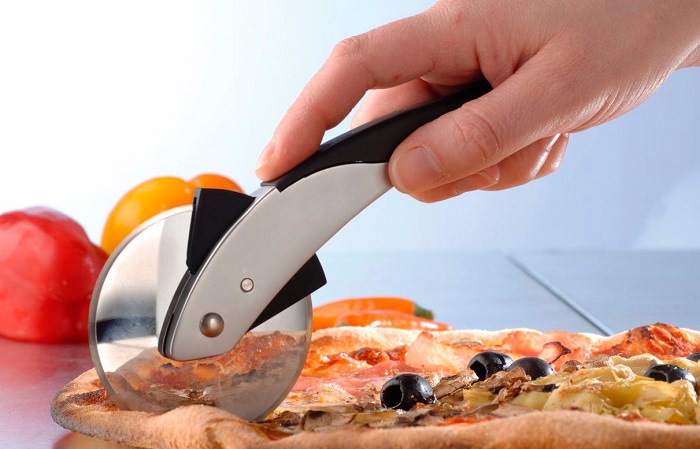 Нож для пиццы громоздкий. / Фото: ja-gotovlu.ru