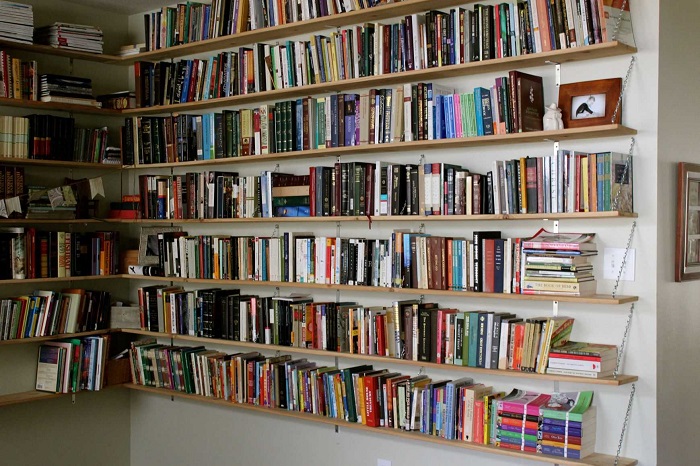 Пересмотрите свою коллекцию книг. / Фото: duetdom.ru