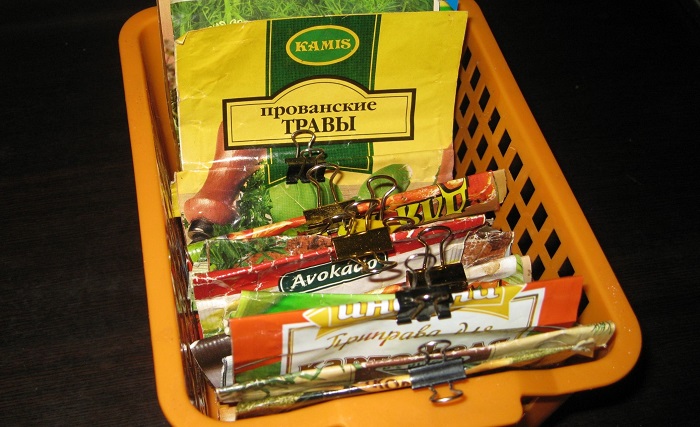 Упаковки с пряностями удобно закрывать зажимом. / Фото: guru.wildberries.ru