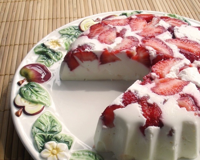 Торт из творога, желатина и ягод. / Фото: argumentrus.ru