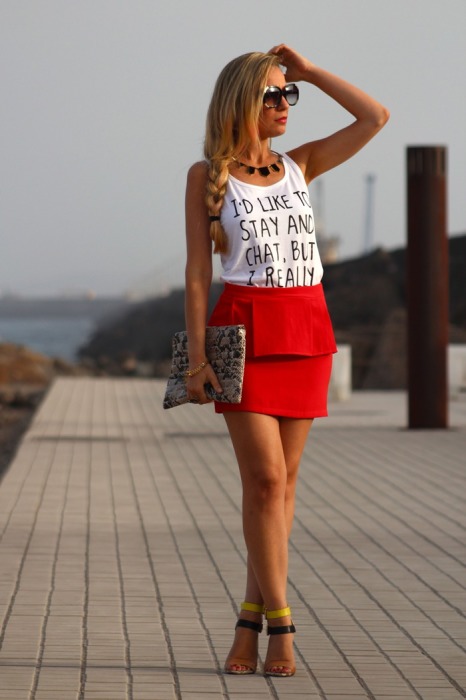 Красная юбка сделает вас яркой, смелой и привлекательной. / Фото: nsfabrika.ru
