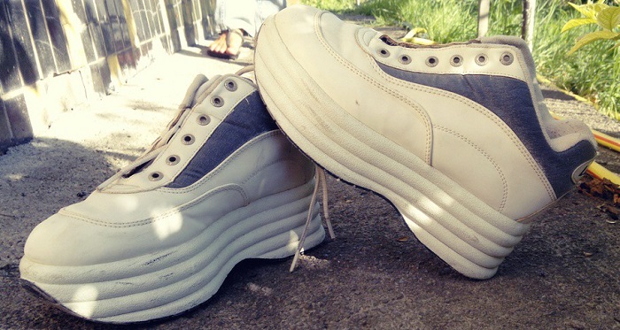 На платформе были не только босоножки, но и кроссовки. / Фото: znanio.ru