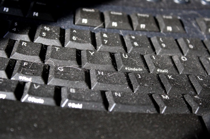 На клавиатуре скапливается много пыли. / Фото: xperia-droid.ru