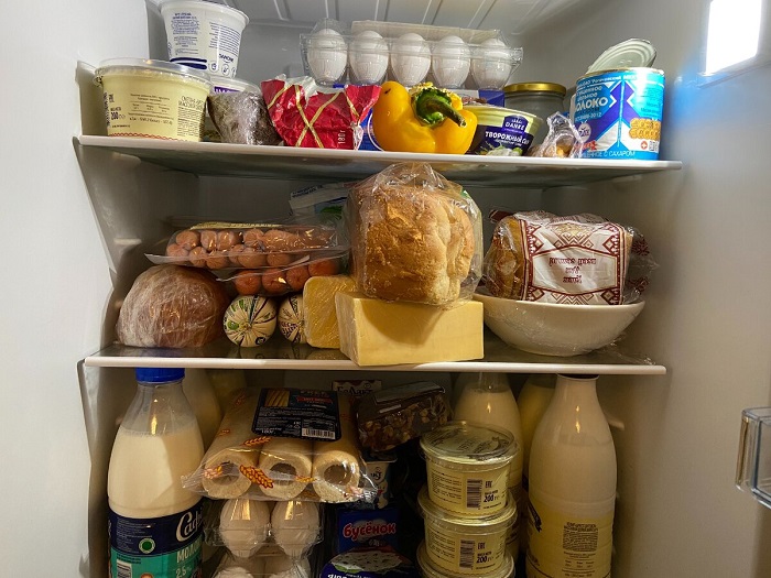 Лучше не перегружать холодильник продуктами. / Фото: news.store.rambler.ru